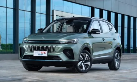 'Kẻ hủy diệt' Toyota Corolla Cross 2022 mở bán vào tháng 8 tới, đại lý hé lộ giá bán chỉ 514 triệu