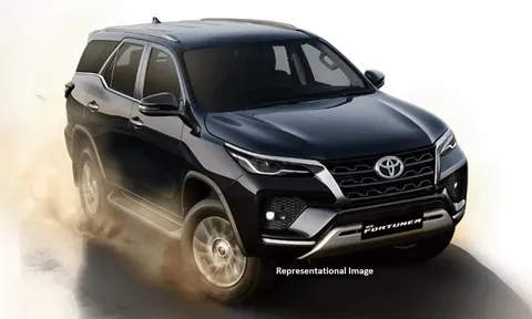 Toyota Fortuner 2023 với hàng loạt trang bị tối tân, sẵn sàng cho Hyundai Santa Fe ‘khóc hận’