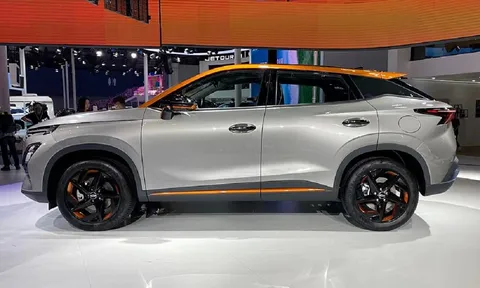 'Tân binh' lấn át Toyota Corolla Cross 2022 sắp mở bán tại Việt Nam: Giá rẻ hơn, trang bị ngập tràn