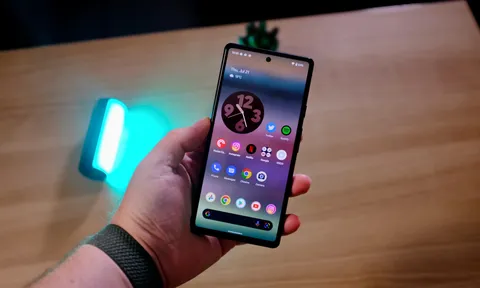 Nhiều người dùng Pixel 6a báo cáo gặp sự cố với cảm biến vân tay cho phép bất kỳ ai mở khóa thiết bị
