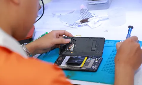 [Giải Đáp] Có Nên Ép Kính iPhone Hay Không?