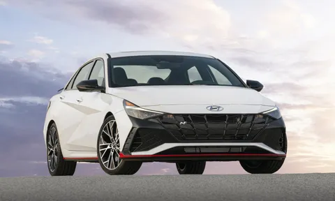 Hyundai Elantra 2022 mới âm thầm cập bến Việt Nam, sẵn sàng đánh úp Toyota Corolla Altis và Kia K3 
