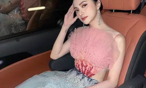 Nối gót Ngọc Trinh, Hương Giang diện đồ ‘cực cháy’, tự tin thả rông giữa phố và khoe eo phẳng lỳ