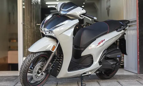 Giá xe Honda SH 350i lần đầu 'chạm đáy', đủ hấp dẫn để 'lấy khách' từ đàn em Honda SH 150i