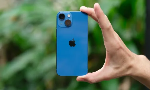 Giá iPhone 13 mini tháng 8: Giảm ‘tưng bừng’ tới 7 triệu đồng, vẫn hot dài dài dù iPhone 14 ra mắt