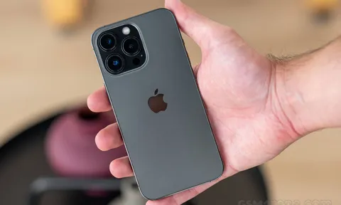 Giá iPhone 13 Pro tháng 8/2022: Giảm thấp 'sập sàn', khách Việt được mua với giá rẻ nhất thế giới