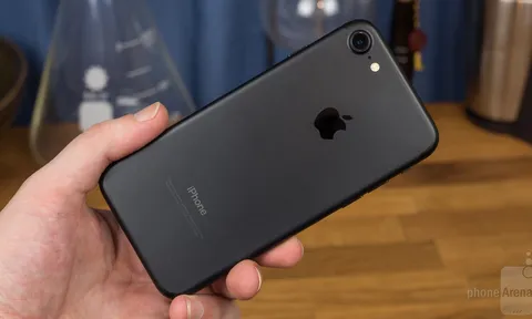 Giá iPhone 7 tháng 8/2022: Chỉ hơn 3 triệu đồng, rẻ ngang Nokia G10 mới