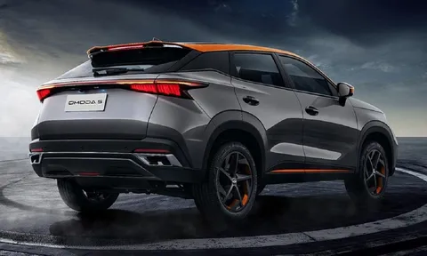 'Kẻ áp đảo' Toyota Corolla Cross 2022 chạy thử, rò rỉ loạt tin hot trước thềm mở bán tại Việt Nam