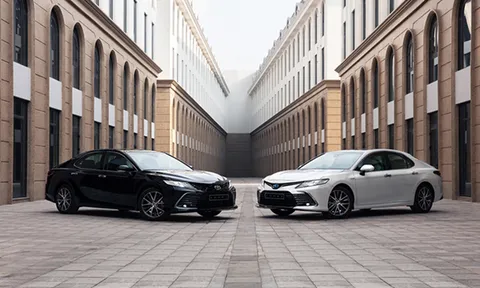 Giá lăn bánh cực hấp dẫn của Toyota Camry trong tháng 8/2022 khiến Honda Accord và Mazda6 ngẩn ngơ