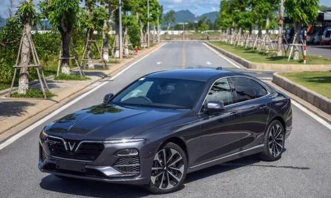 Giá lăn bánh VinFast Lux A2.0 tháng 8/2022: Khuyến mãi căng đét, khách Việt khó lòng bỏ qua