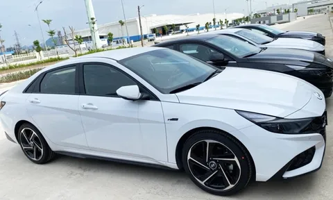 Tuyệt tác Hyundai Elantra mới 2023 mở cọc tại đại lý: Sẵn sàng ‘gạt bỏ’ Honda Civic, Kia K3