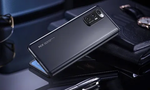 Xiaomi Mix Fold 2 sẽ chỉ dày 5,4mm khi mở ra và có trọng lượng nhẹ hơn cả điện thoại bình thường