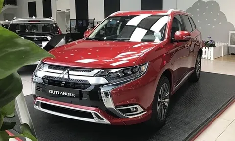 Giá lăn bánh Mitsubishi Outlander tháng 8/2022: Ưu đãi khủng làm Honda CR-V và Hyundai Tucson rơi lệ