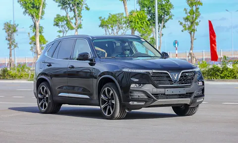 Giá xe VinFast Lux SA2.0 mới nhất tháng 8/2022: Ưu đãi tới 160 triệu, quyết 'lấn át' Toyota Fortuner