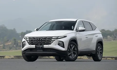 Tin xe trưa 12/8: Hyundai Tucson ‘ngạo nghễ’ khiêu chiến Honda CR-V nhờ giá lăn bánh hấp dẫn