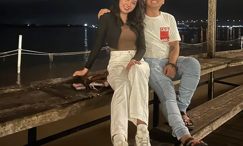 Hoài Lâm xuất hiện rạng rỡ bên người yêu, bất ngờ nhắn nhủ 1 câu sau khi nghi bị vợ cũ nói xấu