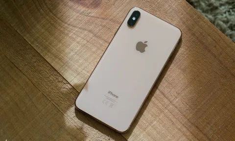 Giá iPhone XS tháng 8/2022 chạm đáy mới chỉ hơn 7 triệu, Samsung Galaxy A52s 5G ‘gánh còng lưng’