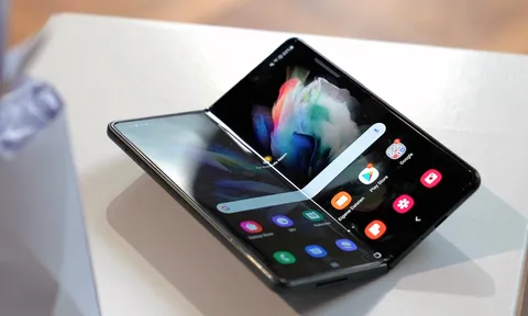 Galaxy Z Fold 4 vừa ra mắt, giá Z Fold 3 giảm ‘chạm đáy’ tới 15 triệu đồng, không mua ngay đừng tiếc