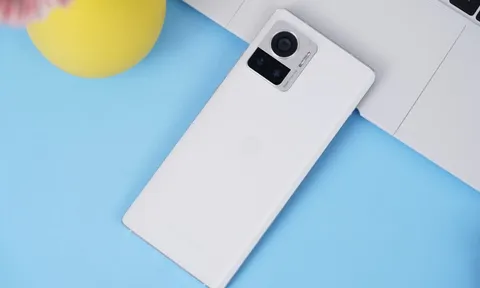 Mở hộp, trên tay moto X30 Pro: Siêu smartphone có camera 200 megapixel khủng hơn Galaxy S22 Ultra
