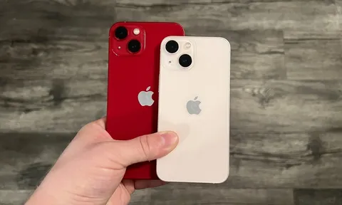 Giá iPhone 13 giảm “cực sâu” tới 8,5 triệu giữa tháng 8, ‘hết cửa’ cho Galaxy Z Fold 3 cạnh tranh