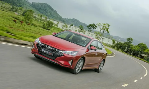 Kia K3 và Toyota Corolla Altis sững sờ vì giá lăn bánh Hyundai Elantra tháng 8/2022 siêu hấp dẫn