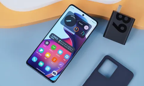 Trên tay moto S30 Pro: Chiếc flagship giống Galaxy S22, giá chưa đến 7 triệu đẹp 'vạn người mê'