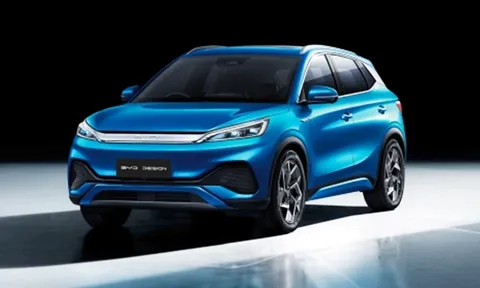 Tin xe hot 17/8: ‘Thần gió’ côn tay đẹp hơn Yamaha Exciter, Đối thủ Toyota Corolla Cross lộ diện