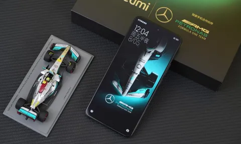 Trên tay Redmi K50 Extreme AMG: Chỉ 14 triệu, đẹp mãn nhãn, mạnh hơn Galaxy S22 Ultra, tặng xe 'Mẹc'