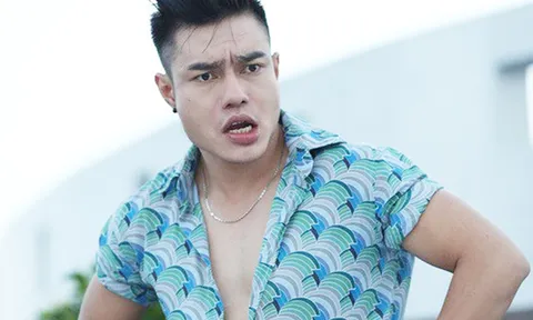 Lộ ảnh Lê Dương Bảo Lâm ‘tác động vật lý’ đồng nghiệp khiến CĐM xôn xao