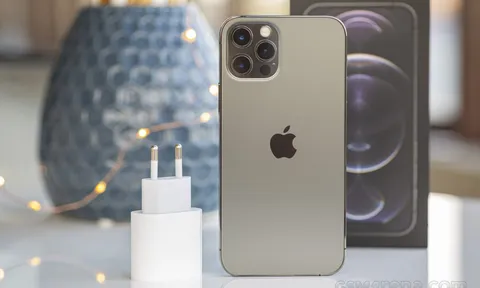 Giá iPhone 12 Pro tháng 8/2022 tiếp tục giảm sâu, khách Việt “chốt đơn” siêu phẩm công nghệ mỏi tay