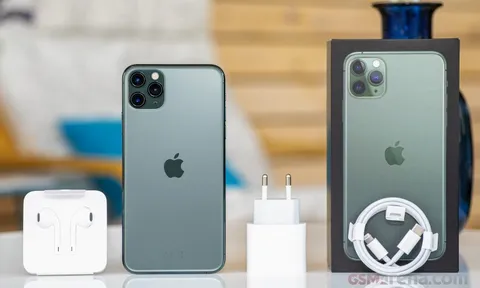 Giá iPhone 11 Pro Max cuối tháng 8 giảm kịch sàn, chưa đến 14 triệu mát lòng khách Việt