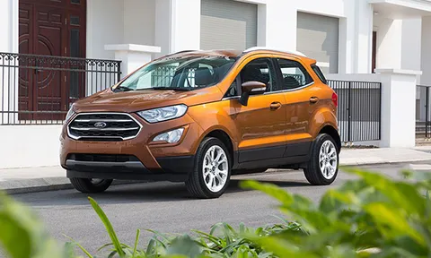 Giá xe Ford EcoSport lăn bánh tháng 8/2022: ‘Vừa bán vừa cho’ khiến Hyundai Creta chạy toé khói