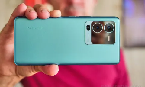 Vivo V25 Pro với chip Dimensity 1300 và màn AMOLED được mở bán với giá từ 10,5 triệu đồng