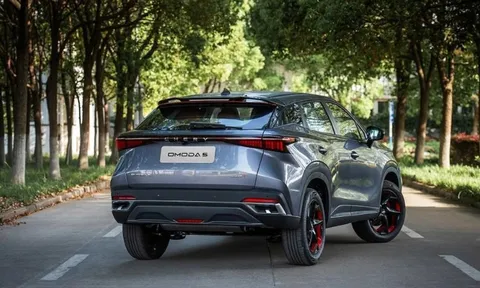 'Cơn ác mộng' của Toyota Corolla Cross sẵn sàng mở bán tại Việt Nam
