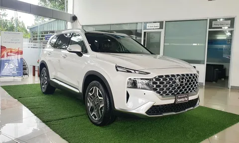 Hyundai Santa Fe bất ngờ được đại lý tung ưu đãi hấp dẫn, ‘càn quét’ Toyota Fortuner và Ford Everest