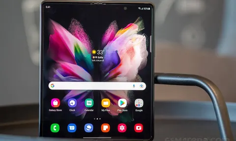 Giá Galaxy Z Fold 3 cuối tháng 8/2022 giảm kịch sàn tới 15 triệu, ‘hủy diệt’ cả iPhone 13 Pro