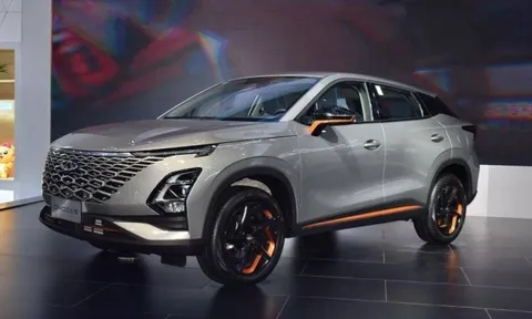 Tin xe hot 27/8: 'Cơn ác mộng' của Toyota Corolla Cross sẵn sàng mở bán tại Việt Nam