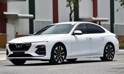 Cập nhật bảng giá xe VinFast Lux A2.0 mới nhất tháng 8/2022: Trang bị 'đè đầu cưỡi cổ' Toyota Camry