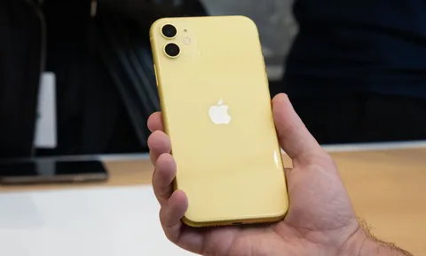 Ngỡ ngàng iPhone 11 giá dưới 10 triệu cuối tháng 8, Galaxy S21 FE chỉ biết 'câm nín'