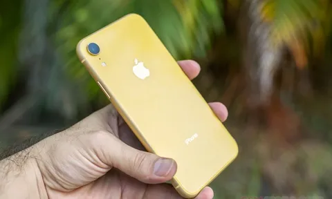 iPhone XR chốt giá cuối tháng 8 'rẻ không tưởng', đè bẹp Samsung Galaxy S20 FE
