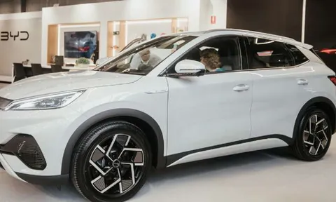 'Siêu tân binh' khiến Toyota Corolla Cross 2022 'e ngại' chuẩn bị ra mắt, mức giá dự kiến gây sốc