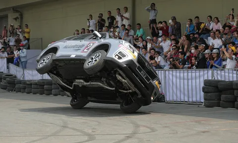 Siêu Trình Diễn Ô Tô Mạo Hiểm Subaru Russ Swift Stunt Show chính thức trở lại Việt Nam