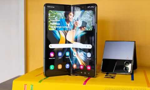 Giá Galaxy Z Fold 4 bất ngờ giảm mạnh đón iPhone 14 ra mắt, còn cửa nào cho siêu phẩm nhà Apple?