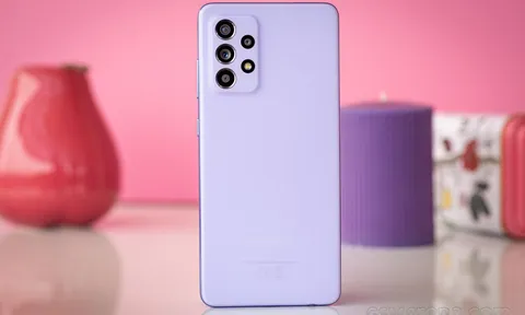 Khách Việt điêu đứng trước Galaxy A52 rẻ kỷ lục, chỉ bằng nửa giá iPhone XR, mạnh ngang iPhone 11