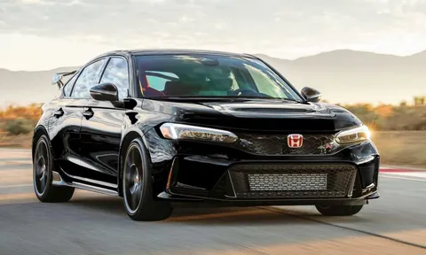 Soi cận cảnh tuyệt tác Honda Civic Type R 2023 vừa ra mắt với diện mạo so kè Toyota Corolla Altis