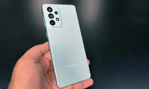 Giá Samsung Galaxy A73 5G tháng 9/2022: Vua tầm trung xuống dưới 10 triệu, đấu tay đôi với iPhone 11