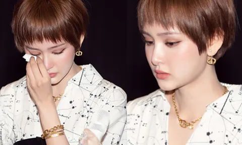Lan truyền hình ảnh Hiền Hồ bật khóc trên sân khấu, có hành động khiến CĐM bất ngờ