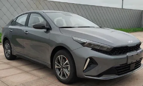 Kia K3 2023 bất ngờ lộ diện thực tế trước ngày ra mắt: Thiết kế mới lạ, giá dự kiến ở mức rẻ khó tin