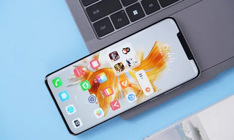 Mở hộp, cảm nhận nhanh Huawei Mate 50 Pro, giống iPhone 12 đến kỳ lạ, liên lạc vệ tinh như iPhone 14