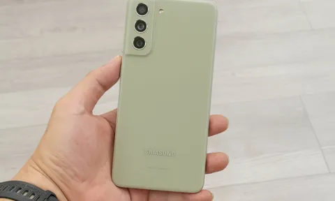 Cập nhật giá Galaxy S21 FE 5G giữa tháng 9/2022 chạm mốc 11 triệu, ‘đe nẹt’ iPhone 12